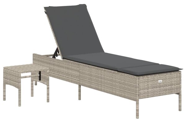 Világosszürke polyrattan napozóágy asztallal és párnával