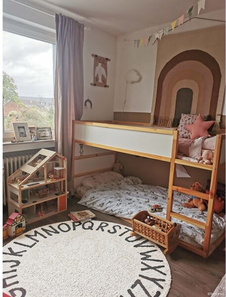 Krémszínű mosható kézi szövésű pamut gyerek szőnyeg ø150 cm ABC Natural Black – Lorena Canals