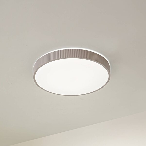 Lindby Zylo LED mennyezeti világítás, taupe, Ø49 cm, CCT-vel dimmelhető, dimmelhető, Krém / borostyánsárga, Nappali / Étkező, Műanyag