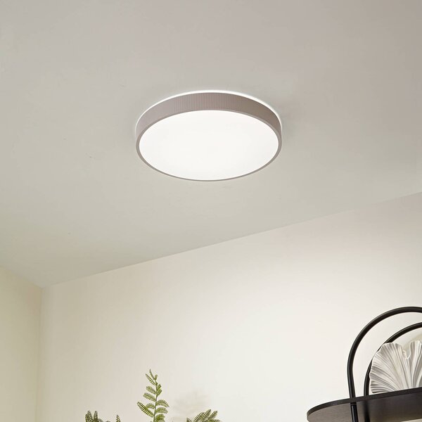 Lindby Zylo LED mennyezeti világítás, taupe, Ø49 cm, CCT-vel dimmelhető, dimmelhető, Krém / borostyánsárga, Nappali / Étkező, Műanyag