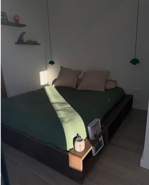 Barna borovi fenyő franciaágy ágyráccsal 180x200 cm Ziggy – Karup Design