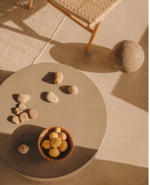 Beton kerek kerti dohányzóasztal ø 60 cm Garbet – Kave Home
