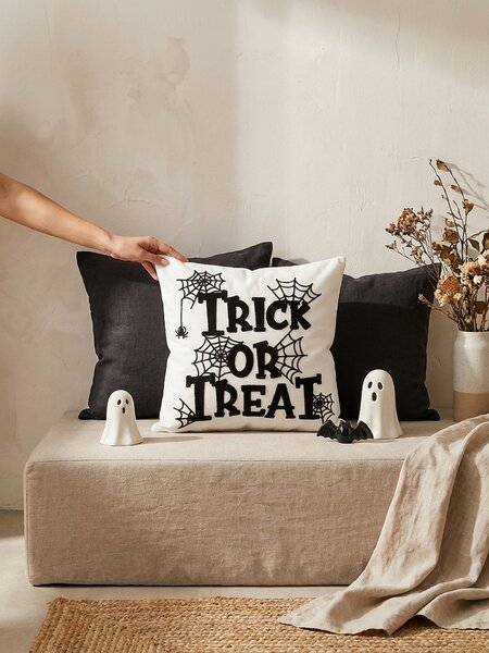 Sinsay - Halloweeni díszpárnahuzat felirattal és pókhálómotívummal - fehér