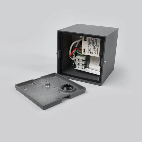 Lucande LED mennyezeti világítás Tanea, 10x10 cm, sötét szürke, IP54, Alu / szürke / cink, Alumínium, Modern