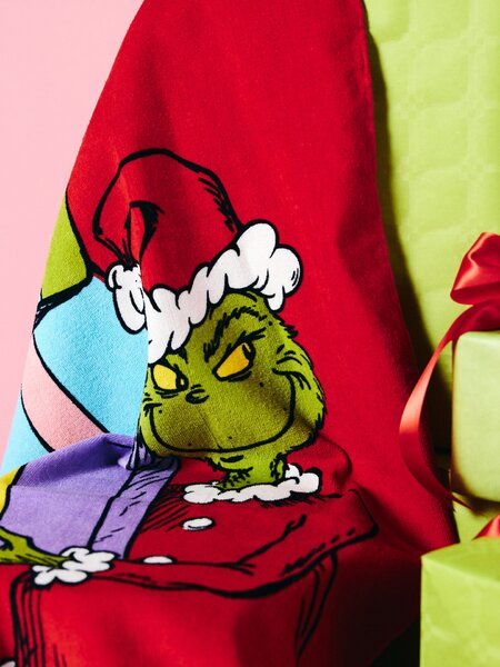 Sinsay - Pamut gyermek fürdőlepedő karácsonyi mintával Grinch - piros