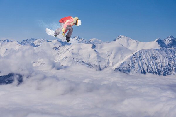 Nem szőtt fotótapéta repülő snowboardos a hegyekben 375 x 250 cm