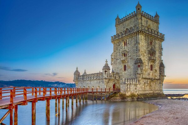 Nem szőtt fotótapéta belém torony 375 x 250 cm