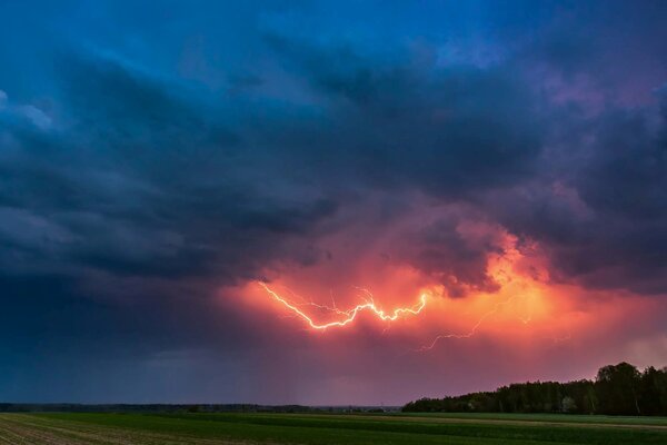 Nem szőtt fotótapéta éjszakai vihar 375 x 250 cm