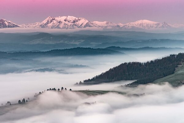 Nem szőtt fotótapéta táj a ködben 375 x 250 cm