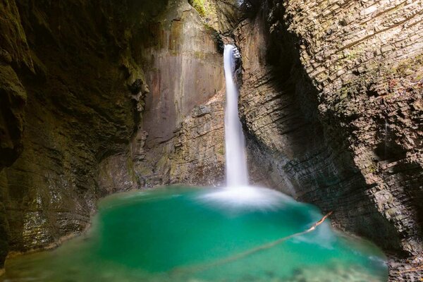 Nem szőtt fotótapéta kozjak vízesés 375 x 250 cm