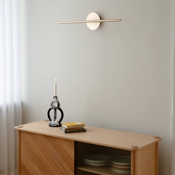 UMAGE LED fali lámpa Omni, sárgaréz, hossza 74 cm, dimmelhető, Sárgaréz / arany, Nappali / Étkező, fém, Dizájn