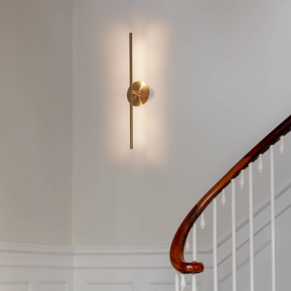 UMAGE LED fali lámpa Omni, sárgaréz, hossza 74 cm, dimmelhető, Sárgaréz / arany, Nappali / Étkező, fém, Dizájn