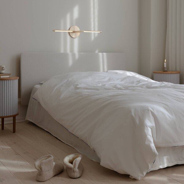 UMAGE LED fali lámpa Omni, sárgaréz, hossza 74 cm, dimmelhető, Sárgaréz / arany, Nappali / Étkező, fém, Dizájn