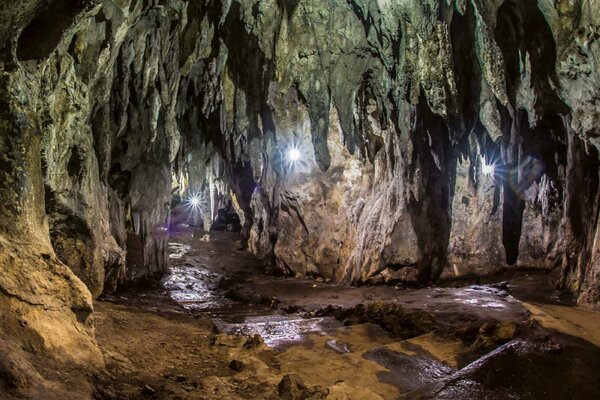 Nem szőtt fotótapéta megvilágított barlang 375 x 250 cm