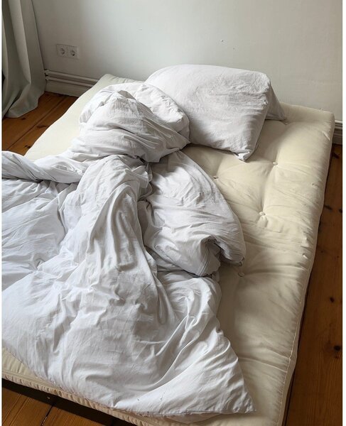 Mustársárga kinyitható kanapé 140 cm Roots Black Night – Karup Design