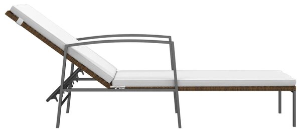 VidaXL 2 db barna polyrattan napozóágy asztallal