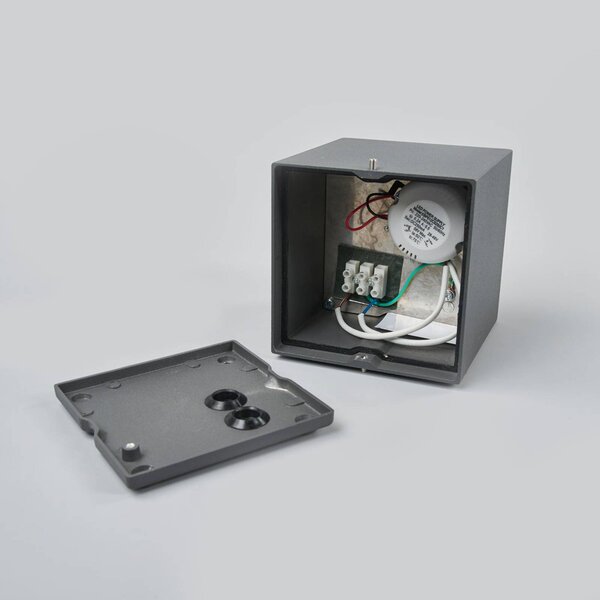 Lucande LED mennyezeti világítás Tanea, 12x12 cm, sötét szürke, IP54, Alu / szürke / cink, Alumínium, Modern