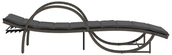 2 db szürke polyrattan napozóágy párnával