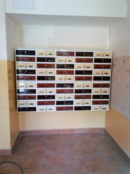 M35 moduláris postaláda tömb, 3db Névtábla + névtábla RAL 9016 / Fehér