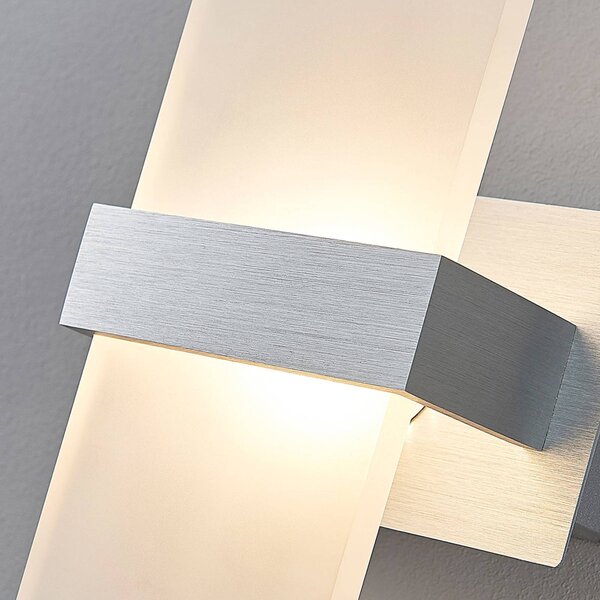 Lindby LED fali világítás Yorick, 18 cm, alumínium/fehér, kapcsolóval, Fehér / opál, Hálószoba, Műanyag, Modern