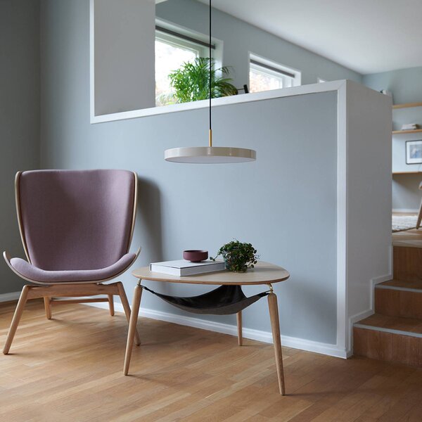 UMAGE LED lógó lámpa Asteria Mini, gyöngyházfehér/sárgaréz, Ø 31 cm, dimmelhető, Fehér / opál, Nappali / Étkező, Alumínium, Dizájn
