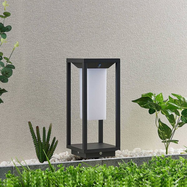 Lucande LED-es napelemes talapzatvilágítás Eliel, 34 cm, antracit, IP54, Fekete, Üveg, Modern