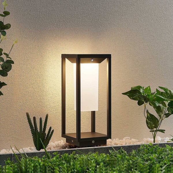 Lucande LED-es napelemes talapzatvilágítás Eliel, 34 cm, antracit, IP54, Fekete, Üveg, Modern