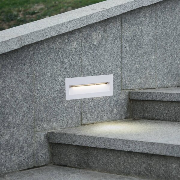 Lucande LED-es fali lámpa Loya, 23 x 8 cm, fehér, IP54, Fehér / opál, Alumínium, Modern