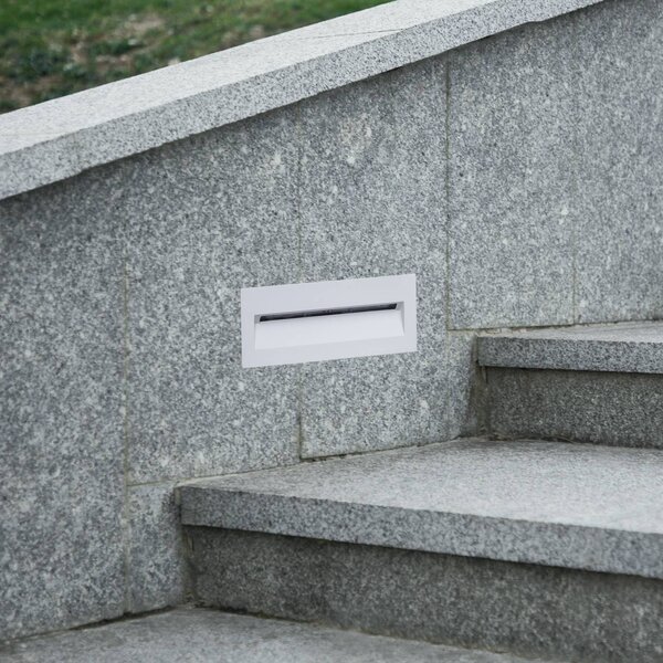 Lucande LED-es fali lámpa Loya, 23 x 8 cm, fehér, IP54, Fehér / opál, Alumínium, Modern