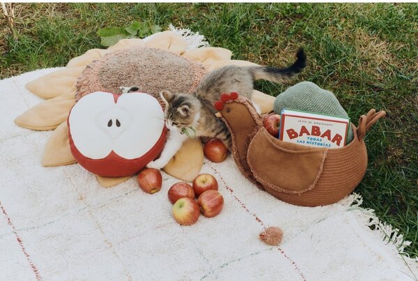 Pamut gyerek párna ø 30 cm Apple – Lorena Canals