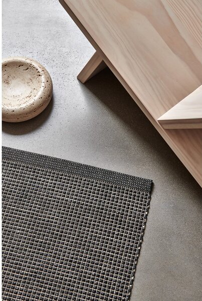 Antracitszürke kültéri-beltéri szőnyeg 70x120 cm Emm Black Linen – Pappelina