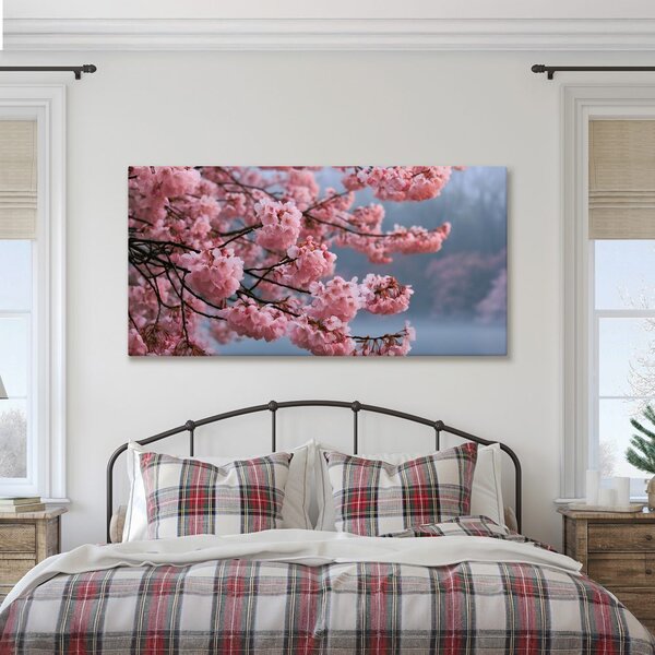 Kép virágzó sakura nyugodt víz felett