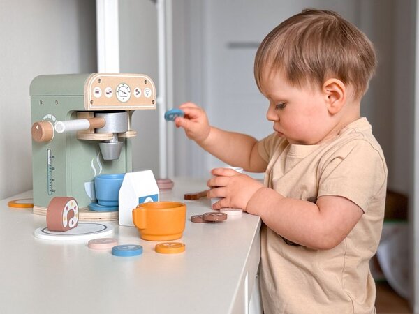 TookyToy Fából készült gyerek kávéfőző kiegészítőkkel