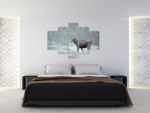 Kép - jávorszarvas egy hóval borított erdőben (150x105 cm)