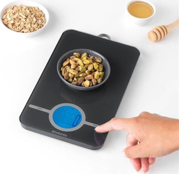 Brabantia Tasty+ Measure & Check digitális konyhai mérleg, 5kg teherbírás, 1g pontosság, megvilágított LCD kijelző, elemes, műanyag test, üveg fedlap, sötétszürke - 122644