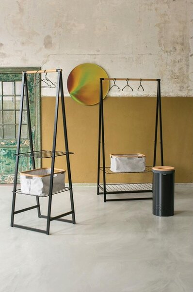 BRABANTIA Linn Clothes Rack Small ruhatartó állvány. 606x1900x570mm kis méret. 2db állítható magasságú rácsos polc. bambusz rúd. acél váz. fekete - 118203