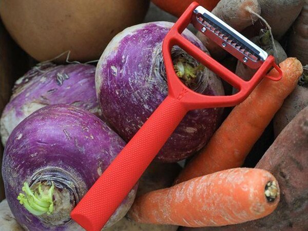 Opinel T-Duo Zöldséghámozó Polimer Piros