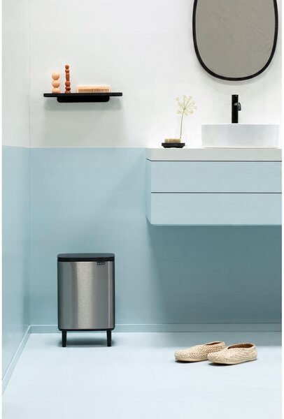 Brabantia Bo Waste Bin Hi hulladékgyűjtő felnyitható, Soft-Close fedéllel, magasított, lábakon álló, műanyag tartály, 12L - C méret, r.m. acél, selyem ujjlenyomatmentes - 227264