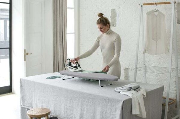 BRABANTIA Steam Iron Rest vasalódeszka 950x300mm - S méret. akasztóval. vasalótálca nélkül. D=22mm fehér váz. metalizált szürke huzat - 127663