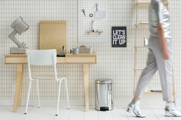 Brabantia NewIcon pedálos hulladékgyűjtő szagmentesen záródó Soft-Close fedél, műanyag tartály, 12L - X méret, r.m. acél, fényes - 113581