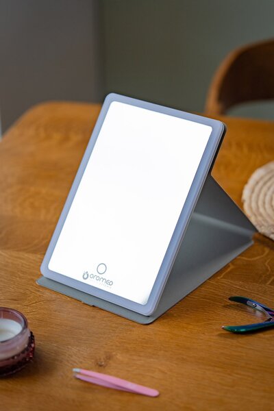 Oromed ORO-MIRROR LED Asztali Kozmetikai Sminktükör 17,5 x 24,5 cm - Fehér