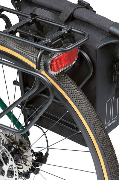 Basil Sakwa pojedyncza BASIL NAVIGATOR WATERPROOF SINGLE PANNIER BAG M 12-15 L, Hook On System, wodoodporna, black (NEW 2024)