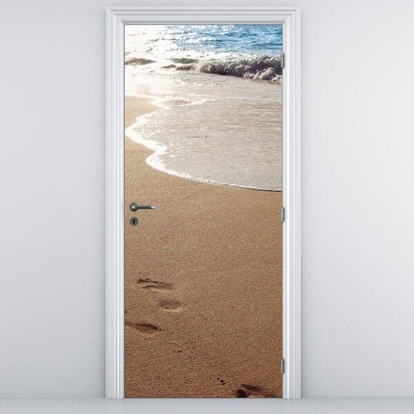 Fotótapéta ajtóra - Lábnyomok a homokban és a tengerben (95x205cm)