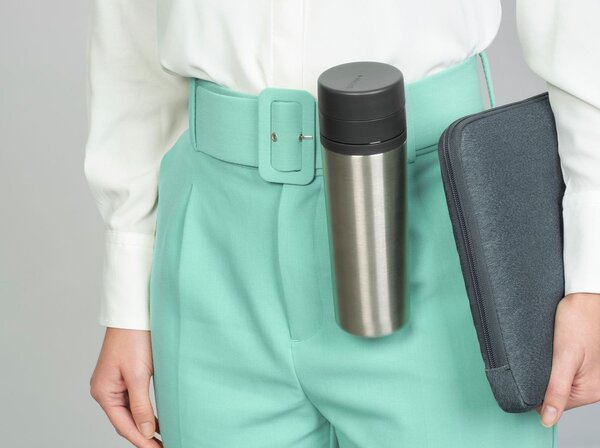 Brabantia Make&Take Insulated Flask duplafalú termosz 500 ml, hideg és meleg italok számára, szivárgásmentes, fogantyúval, r.m. acél, sötétszürke - 228643