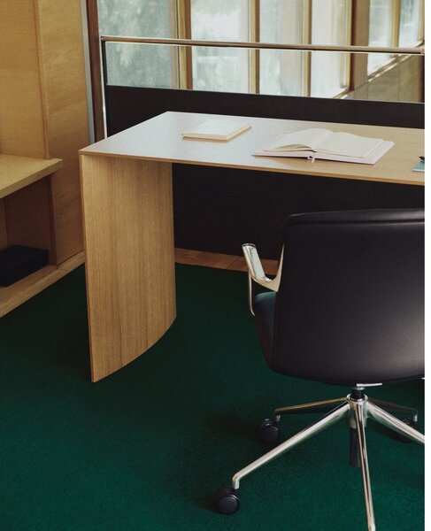 Íróasztal tölgyfa dekorral 60x140 cm Litto – Kave Home