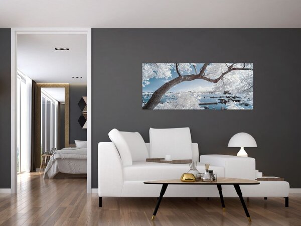 A víz mellett egy havas fa képe (120x50 cm)