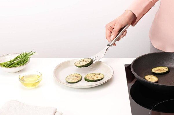 Brabantia Profile Cook & Serve kis méretű spatula, zsiradékelvezető nyílásokkal, hőálló, r.m. acél, selyem matt - 250729