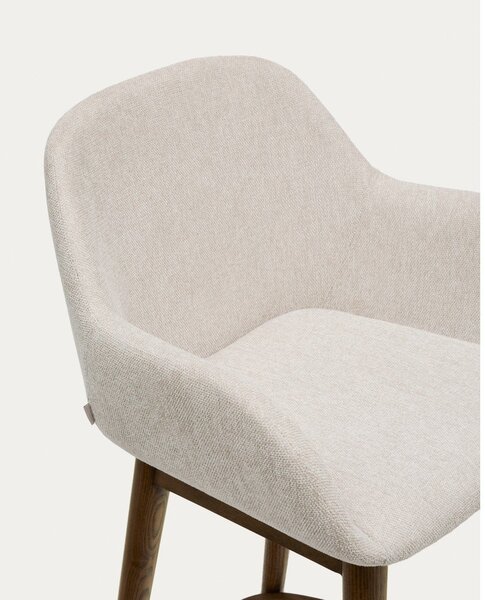 Bézs kárpitozott karfás bárszék (ülésmagasság 66 cm) Konna – Kave Home