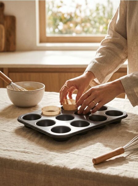 Sinsay - Szénacél muffin sütőforma - fekete