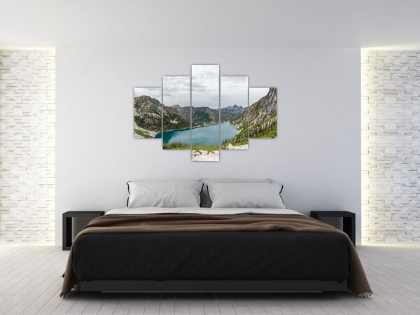 A hegyekben lévő tó képe (150x105 cm)